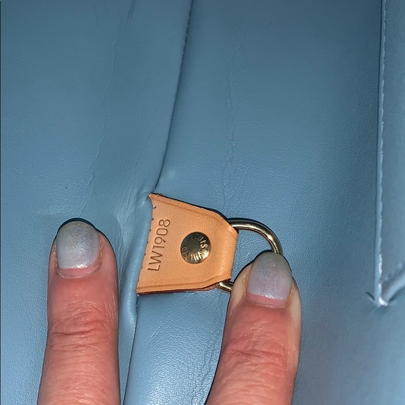 💯 Louis Vuitton Patent Leather Vernis in Gold - Picture 6 of 7